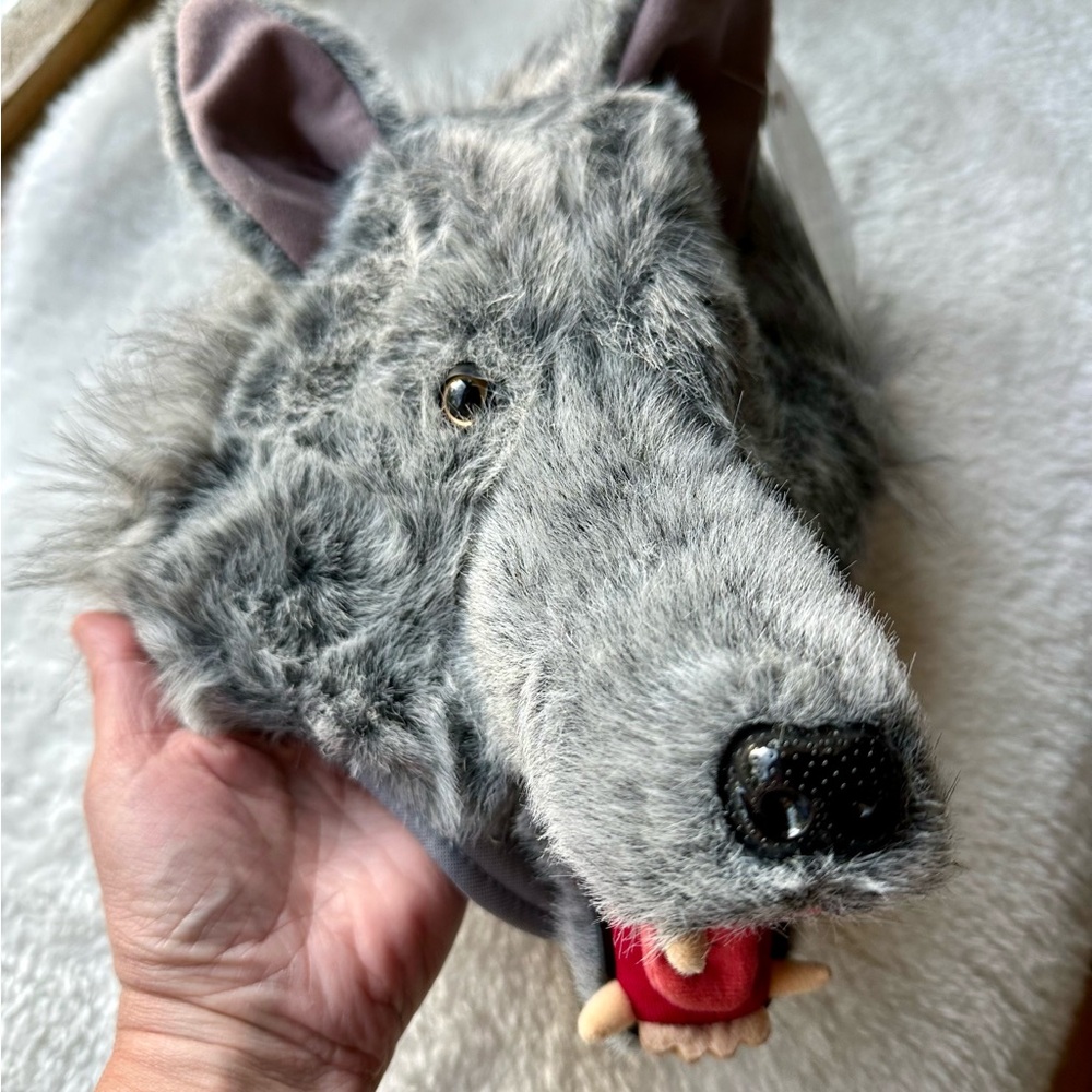 New / Unopened WOLF faux fur cap / hat